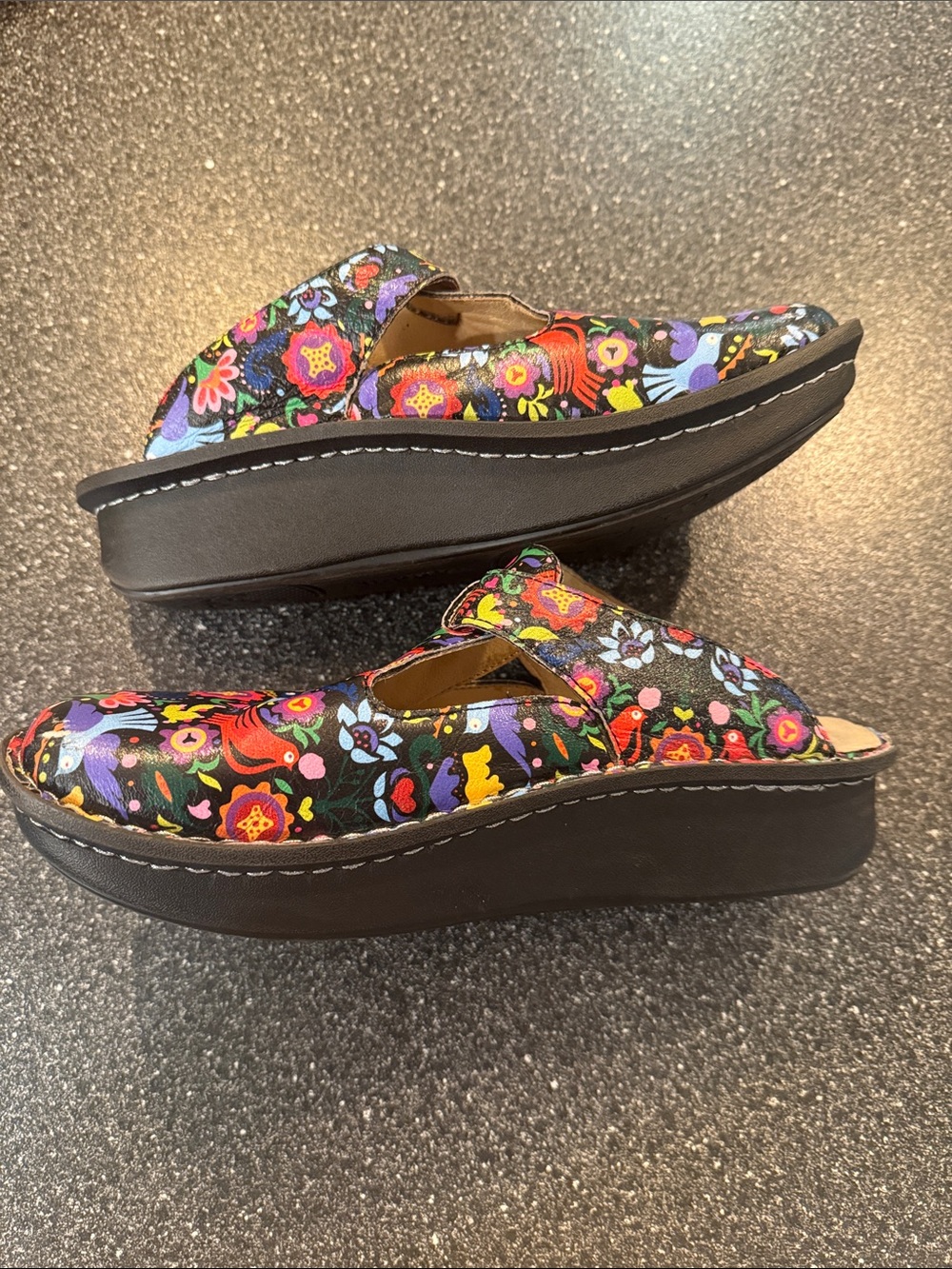 Women’s Alegria Black Floral Print Mary Jane Clogs - size 39 (8.5) - Picture 5 of 6